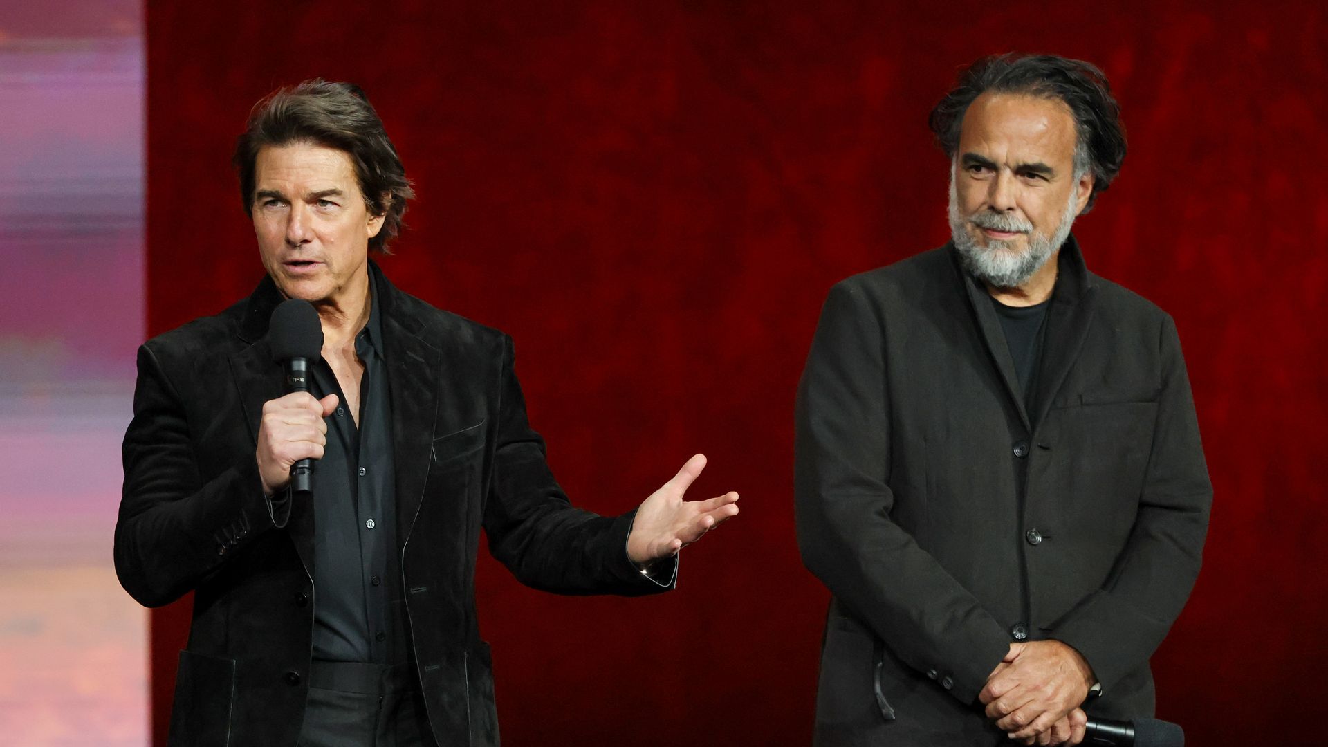 Tom Cruise se transforma en un poderoso magnate que enfrenta una crisis fuera de control en la nueva película del director Iñárritu