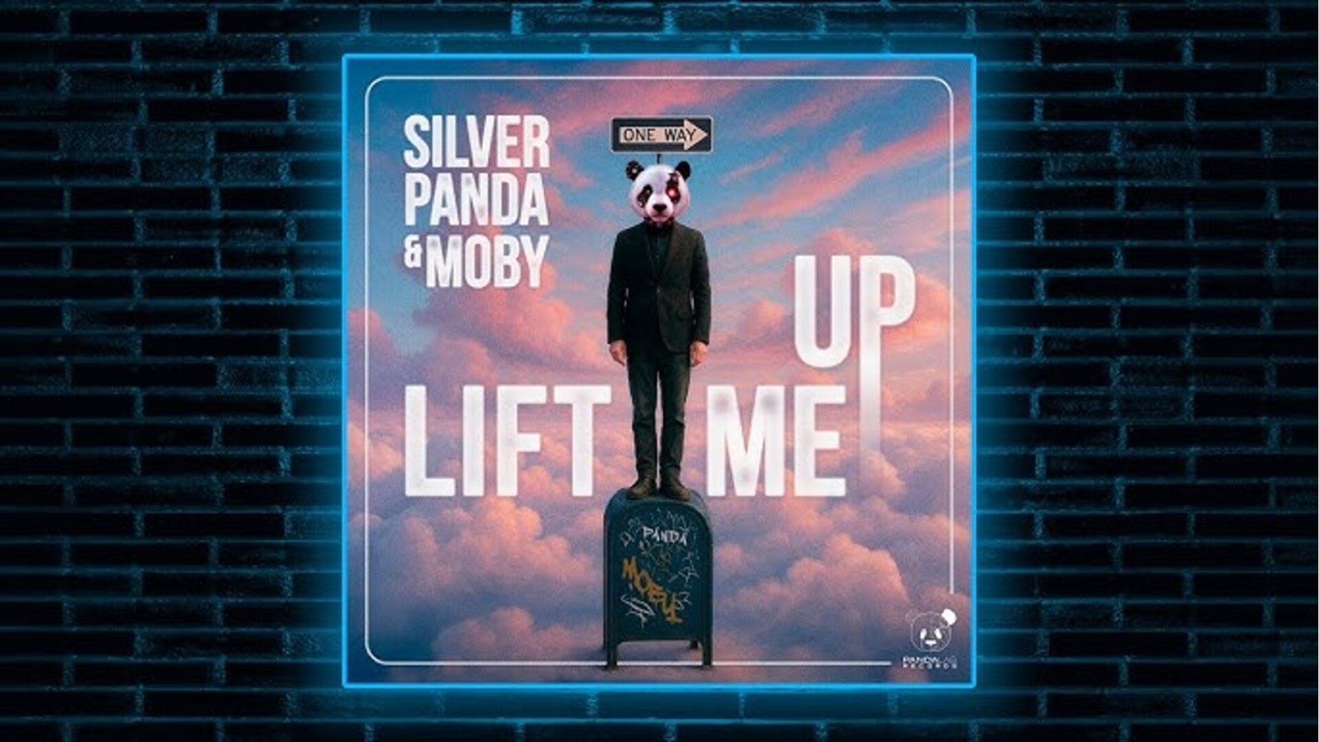 Moby y Silver Panda reviven “Lift Me Up”: el clásico de 2005 renace en versión melodic techno