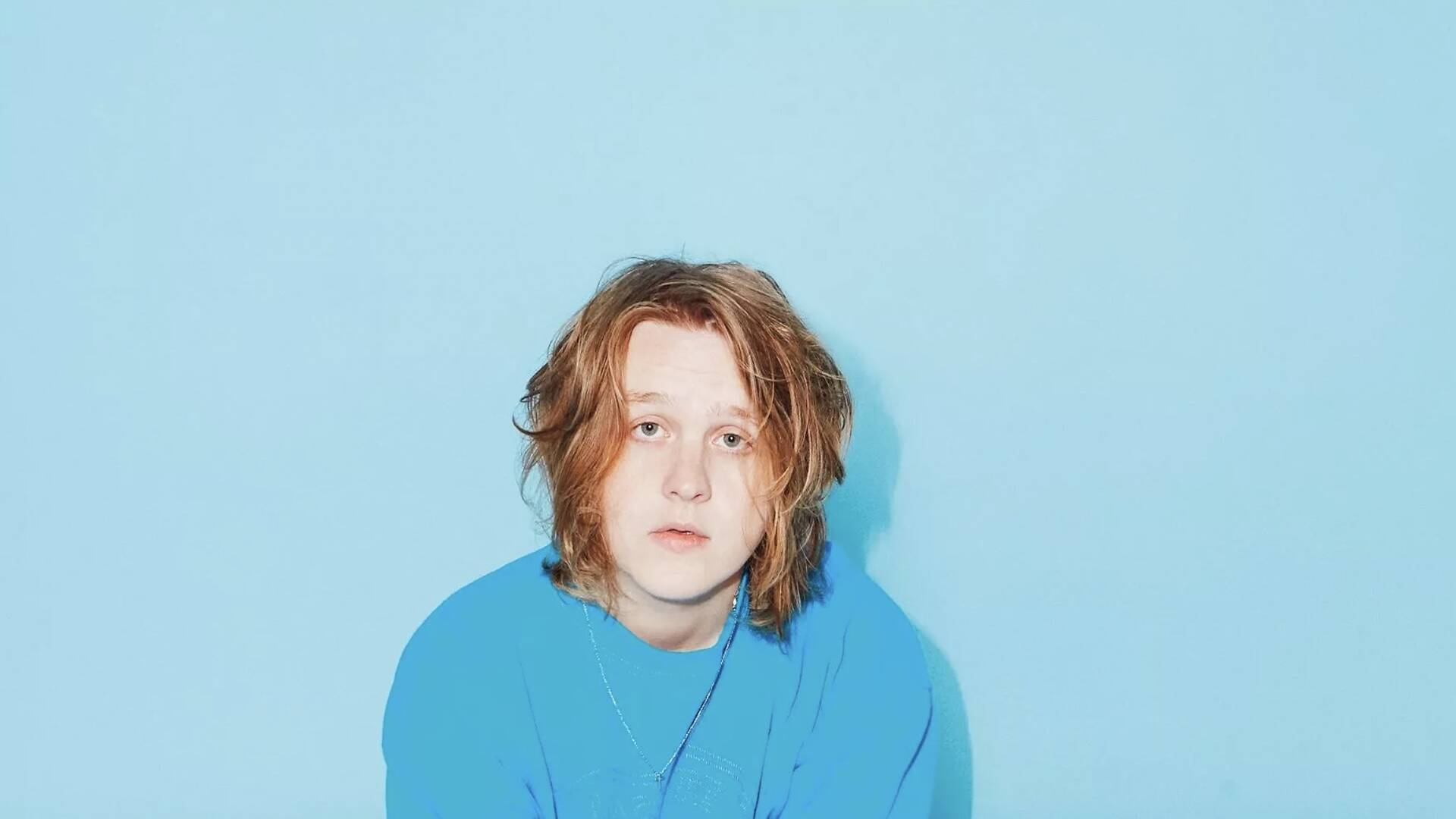 Lewis Capaldi vuelve a los escenarios con conciertos masivos en 2026
