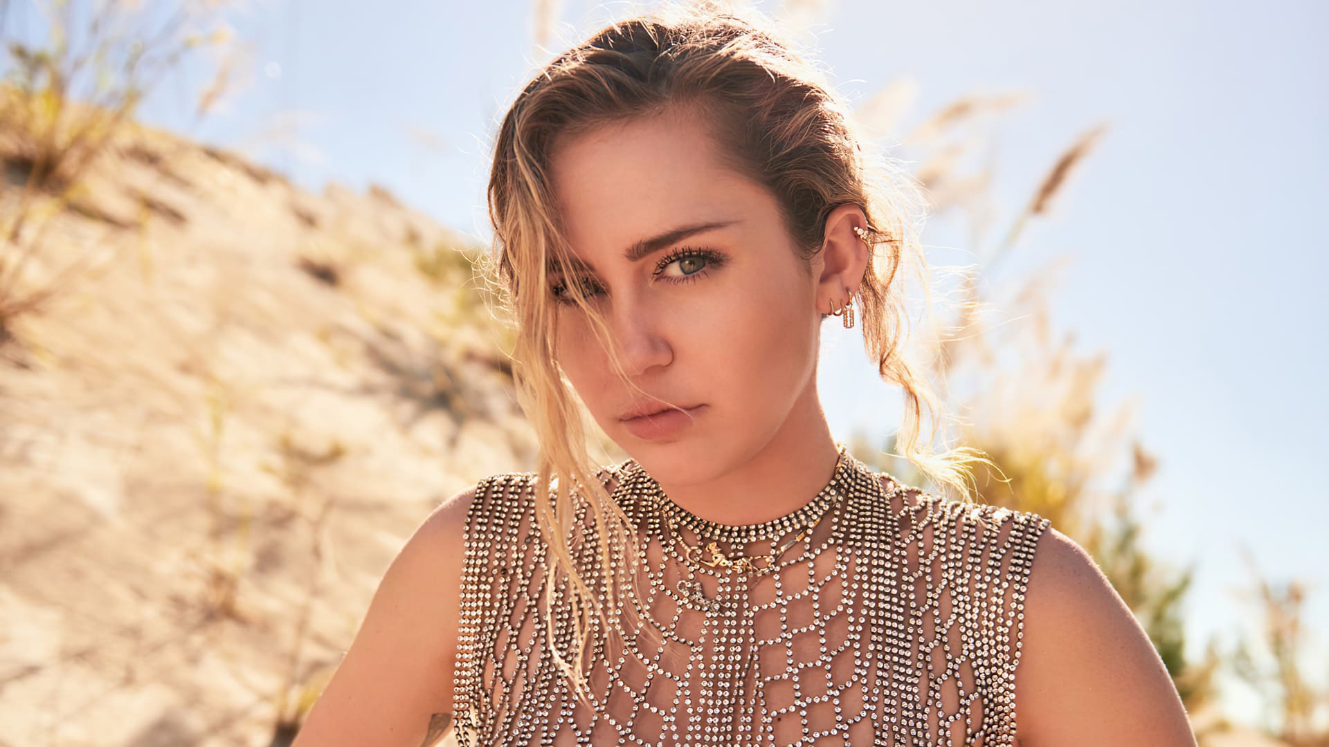 Miley Cyrus estrena una balada llamada “Used To Be Young”