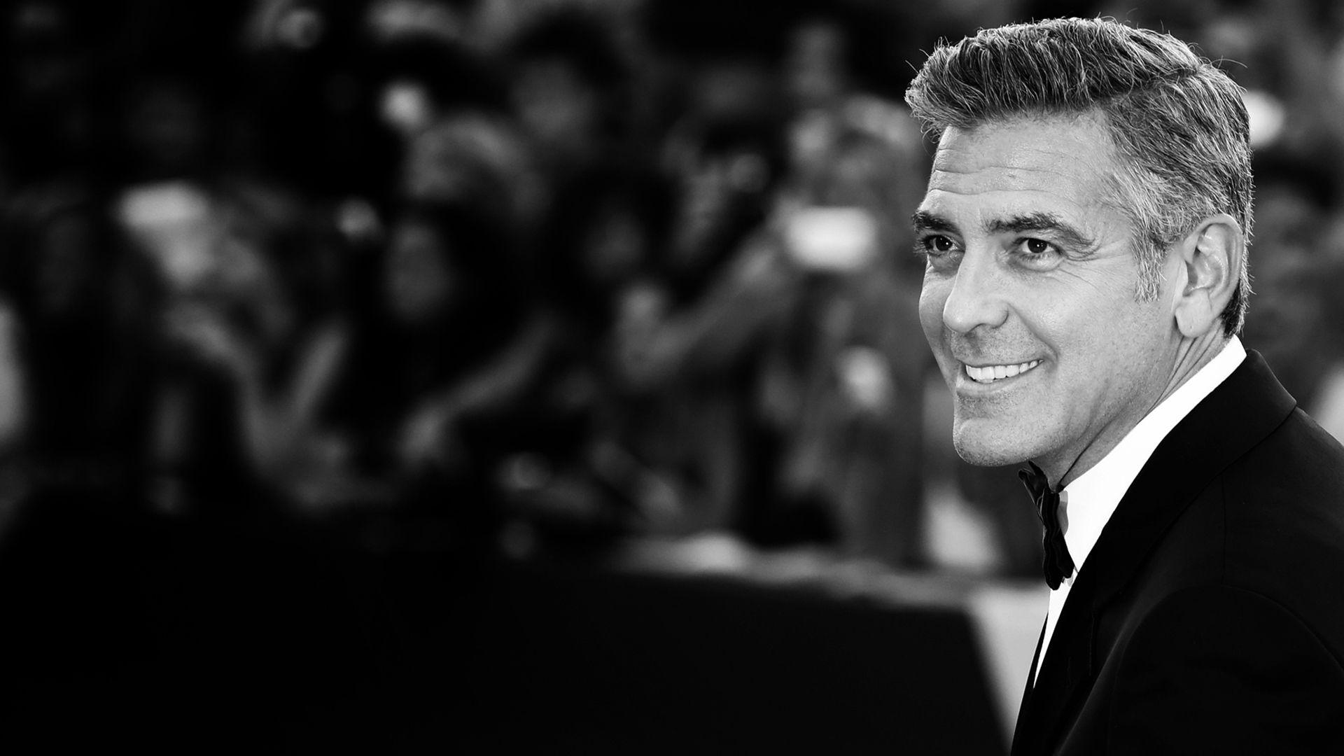 ¡ATENCIÓN AL DATO! GEORGE CLOONEY ROMPE ESQUEMAS EN VENECIA Y SE CORONA COMO LEYENDA VIVA DEL CINE