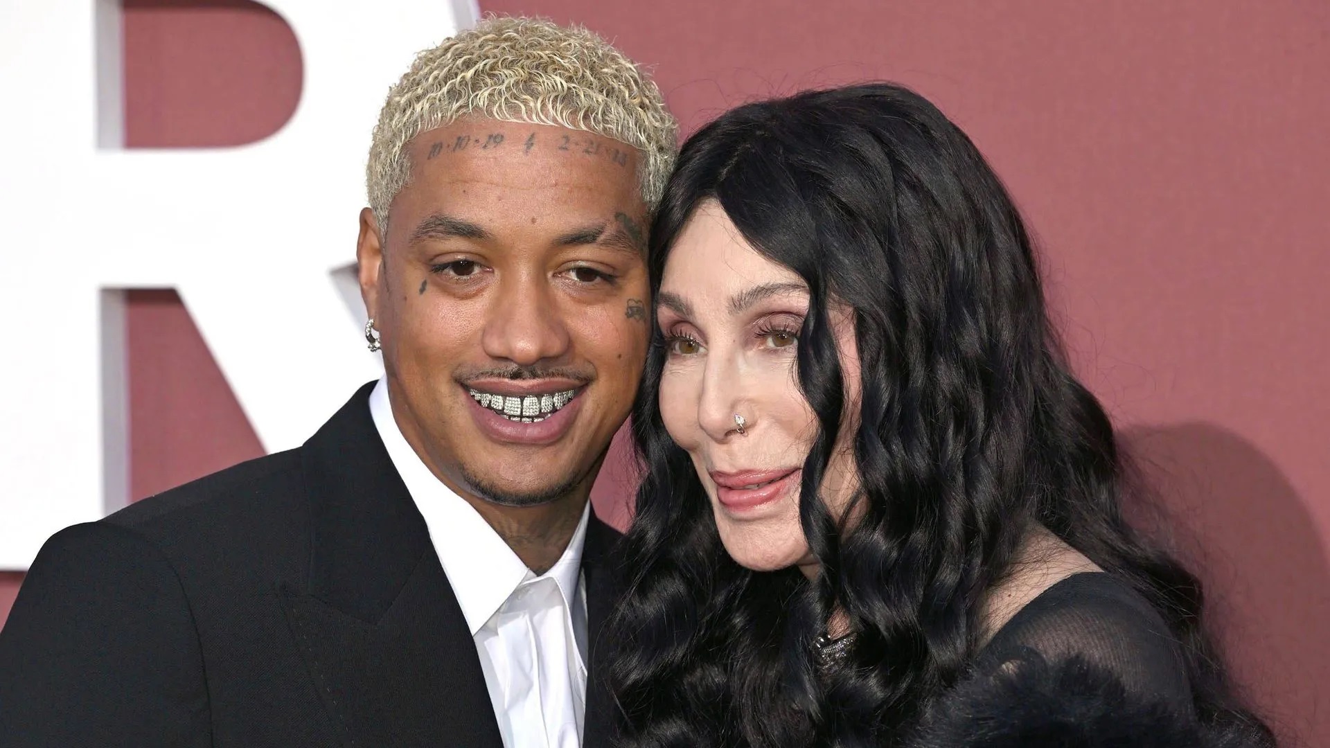 Cher estaría pensando en casarse con su novio 40 años menor que ella