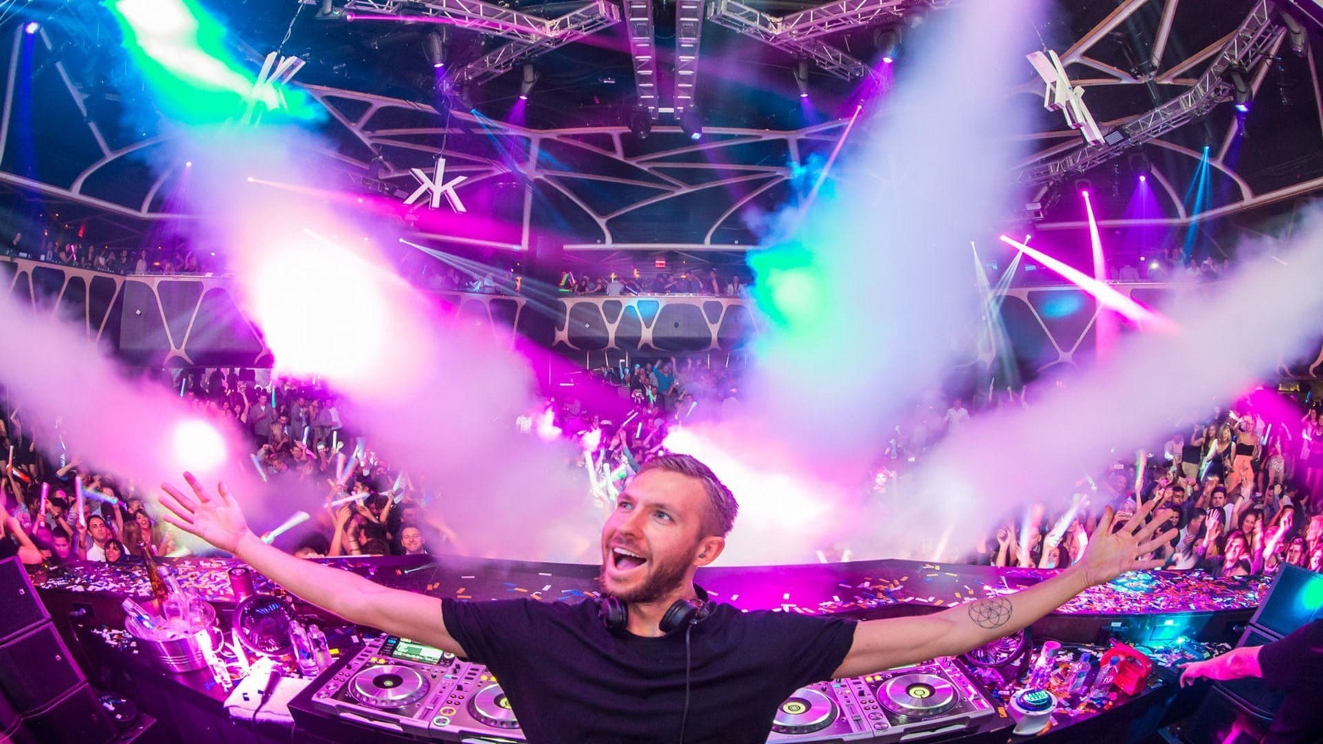 CALVIN HARRIS EL REY DEL EDM ATERRIZA EN BOGOTÁ TRAS 11 AÑOS DE AUSENCIA.