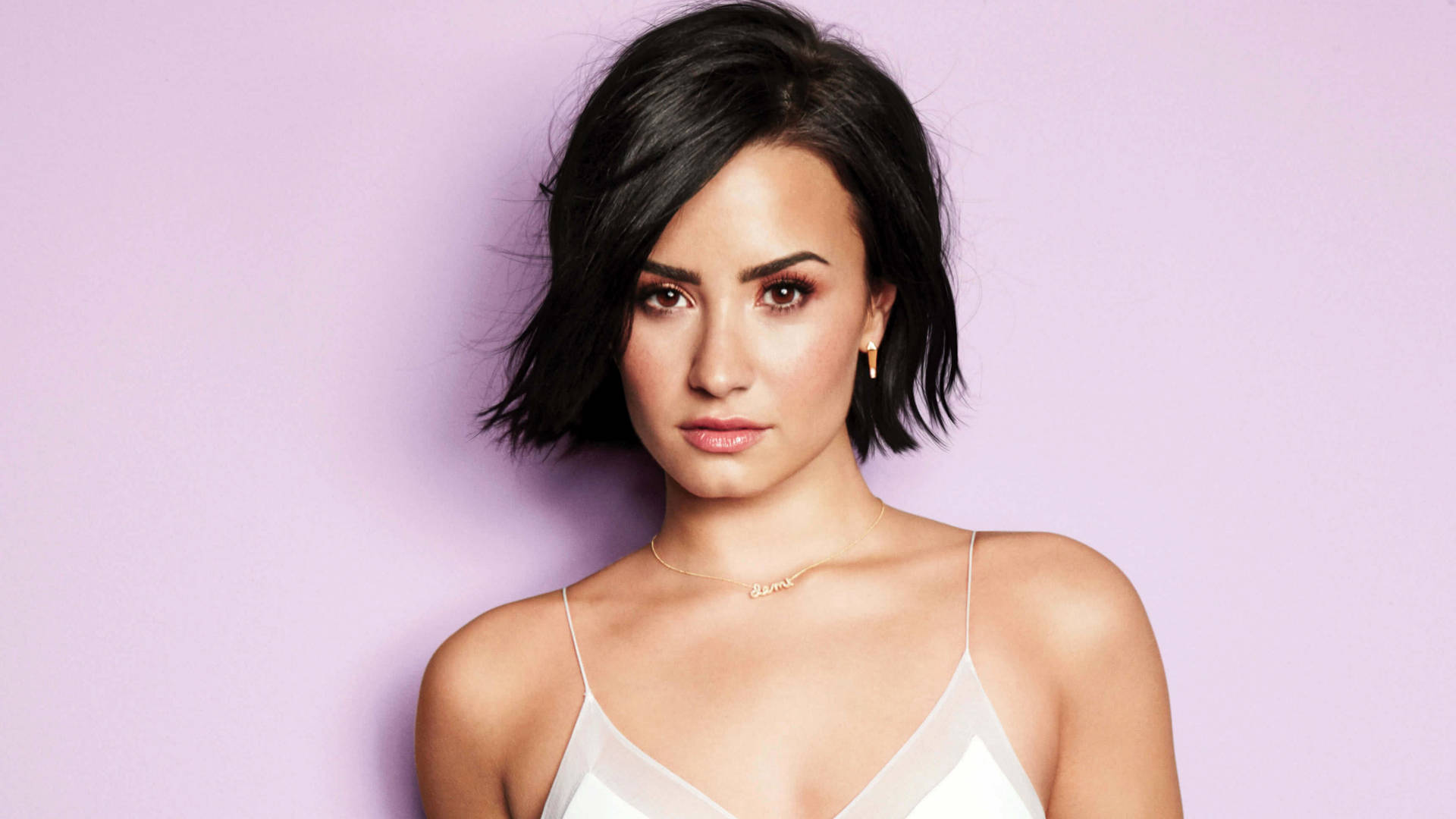 Demi Lovato lanzó su nuevo álbum “It’s Not That Deep” y anuncia gira mundial